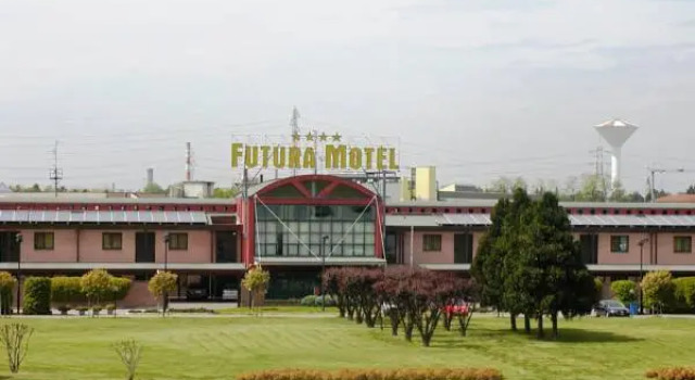 Полулюкс Hotel Motel Futura