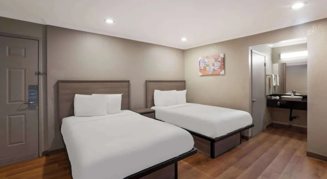 Четырёхместный люкс Econo Lodge Vallejo Fairgrounds