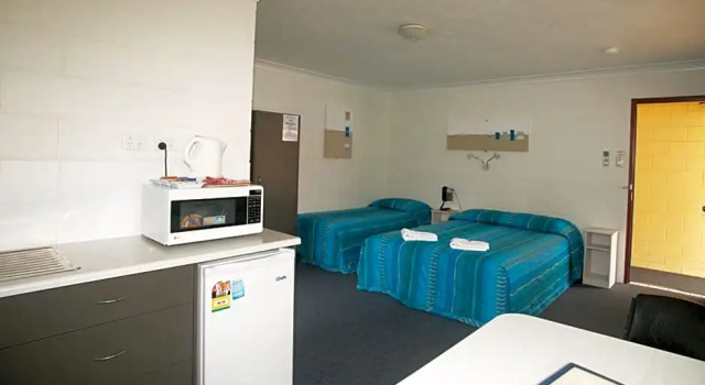Трёхместный номер Standard Cedar Lodge Motel