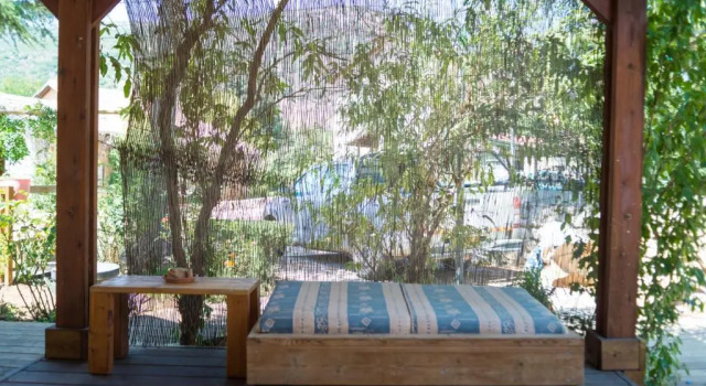 House On The Mountain, Book Hotel Neve Ativ Mount Hermon