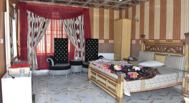 Al-Qamar Hotel Murree