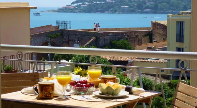 Апартаменты Sunny Cap View Terrace with Sea Views and AirCon