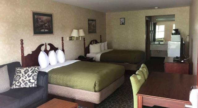 Четырёхместный номер Standard BrentwoodInn&suites
