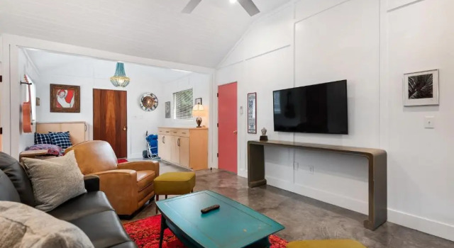 Коттедж с 2 комнатами NEW Folly Vacation Listing 209 East Cottage near the beach