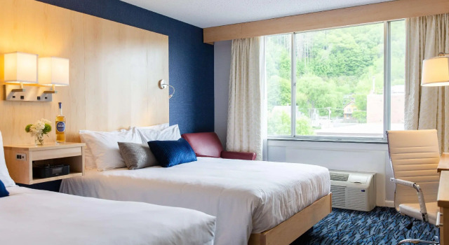 Четырёхместный номер Deluxe Capitol Plaza Hotel Montpelier Tapestry Collection by Hilton