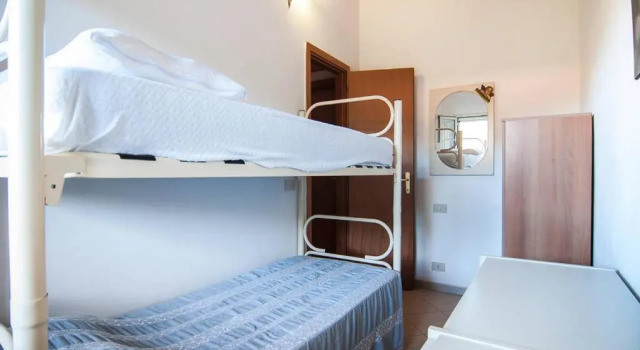 HOLIDAY HOUSE SUNRISE SPERLONGA- Giardino-50m mare-Park gratuito e Portico, Prenota Chalet Hotel a Lazio con parcheggio, Parcheggio