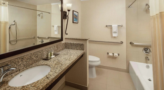 Двухместный номер Standard DoubleTree by Hilton Claremont
