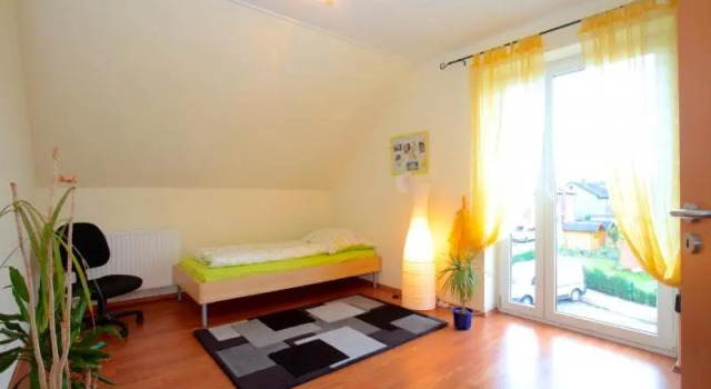 4526 Private Single Rooms, Забронировать Отель Латцен Ганновер, рядом с Торговый центр "Лайне Центер Латцен"