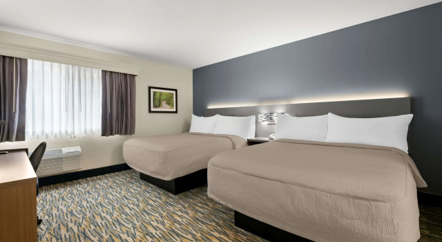 Четырёхместный люкс с 2 комнатами Best Western Inn