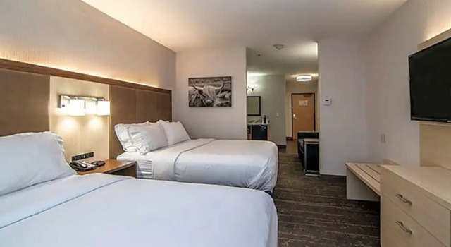 Четырёхместный люкс Holiday Inn Express Hotel & Suites Kalispell by IHG