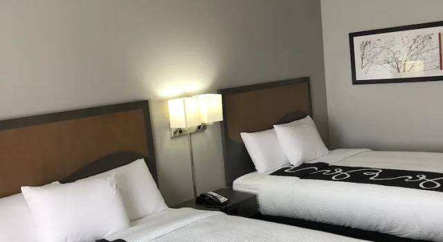 Четырёхместный номер Standard Hotel Glenpool