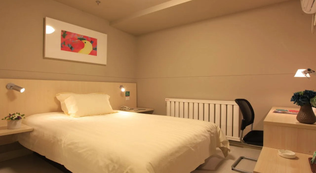 Century Star Urumqi Changjiang Road Hotel