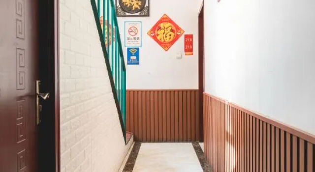Jiaozhou yingxiang business hotel
