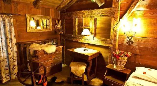 Baita La Jolie Bergere, Забронировать Отель Ла-Саль Mont Blanc - Italy