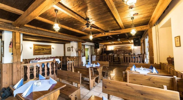 Valašský Hotel a Pivní lázně OGAR, Забронировать Отель Отели Позловице с парковкой, Парковка