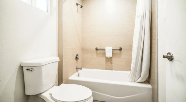 Четырёхместный номер Standard Bell Manor Motel