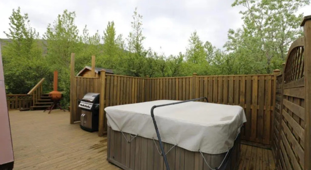 Коттедж с 3 комнатами Cozy Cottage in Icelandic nature with Hot tub