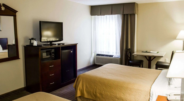 Четырёхместный номер Standard Quality Inn Fuquay Varina East
