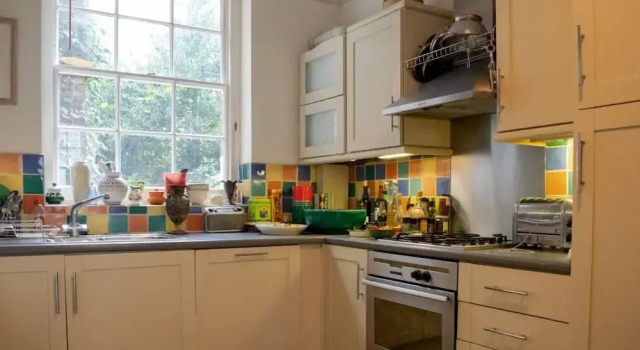 Spacious 2 Bedroom Flat Near Kings Cross And Angel, Varaa Huoneisto Asunnot kohteessa Merseyside, Huoneisto
