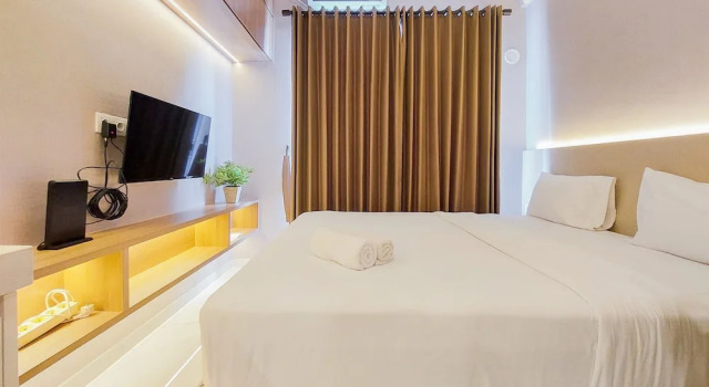 Studio Elegant and Comfy Studio at Sky House BSD Apartment By Travelio
