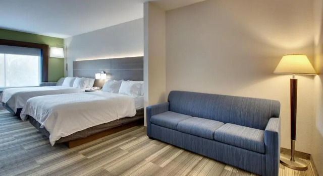 Четырёхместный люкс Holiday Inn Express & Suites Laurel by IHG