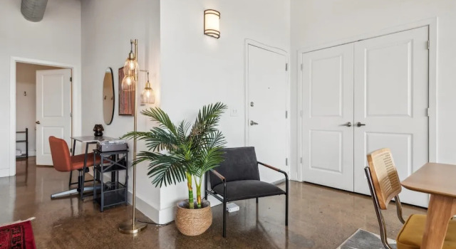 Студия Comfort Storehouse Lofts