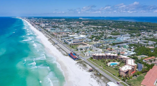 Sandprints A8 2 Bedroom Condo by RedAwning, Rezerwuj Hotel Hotele w Emerald Coast z parkingiem, Parking