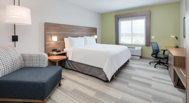 Holiday Inn Express & Suites Plano - The Colony by IHG