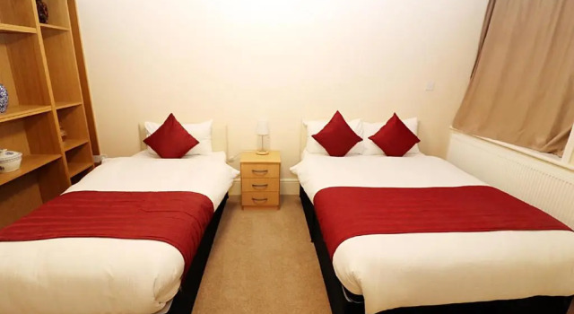 Трёхместный номер Luxury London Gatwick Inn