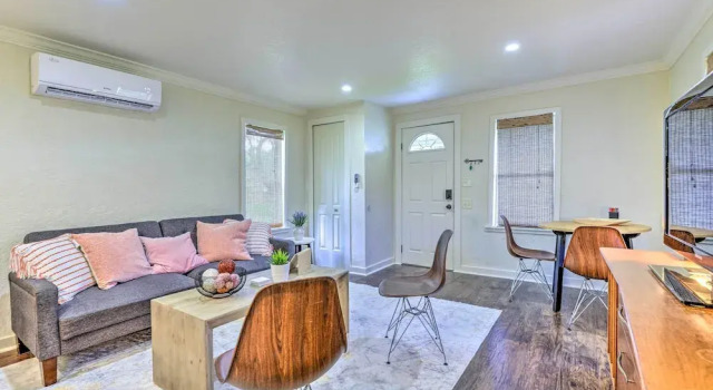 16 Mi to Disney: Cottage w/ Deck in Winter Garden, Забронировать Дом для отпуска Уинтер-Гарден Orlando Metropolitan Area, рядом с Ассоциация искусства Уинтер-Гардена