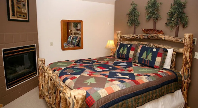 Lazy R Cottages: 15, Забронировать Отель Отели Эстес-Парк с парковкой, рядом с Trout Haven Fishing Pond, Парковка