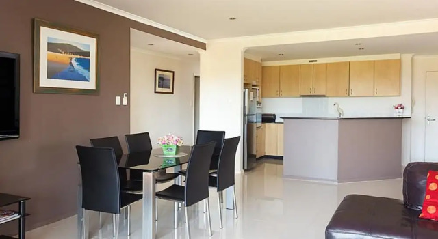 Номер Standard с 3 комнатами с балконом и с видом на озеро Avoca Palms Resort Apartments