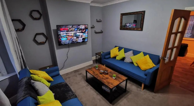 Коттедж i Amazing 5 Beds Sleeps 6 Workers Or Families by Your Night Inn Group