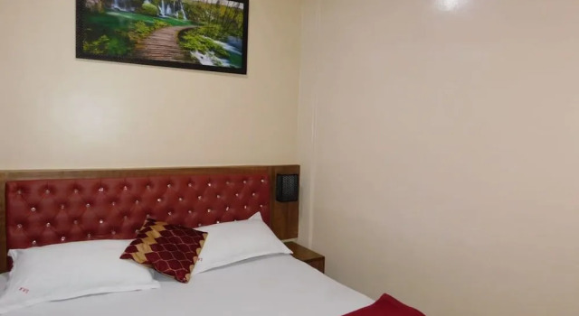 SRK Hotel- Grant Road, Забронировать Отель Хар Мумбай