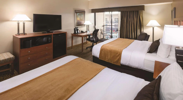 Четырёхместный номер Standard с видом на бассейн Wyndham Bloomington - Mall of America