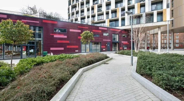 Chic & Contemporary Studio Apartment With Balcony in East London, Varaa Huoneisto Asunnot kohteessa Merseyside, Huoneisto