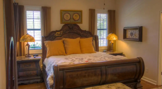 Коттедж с 5 комнатами The Wakefield Vacation Home with Pool
