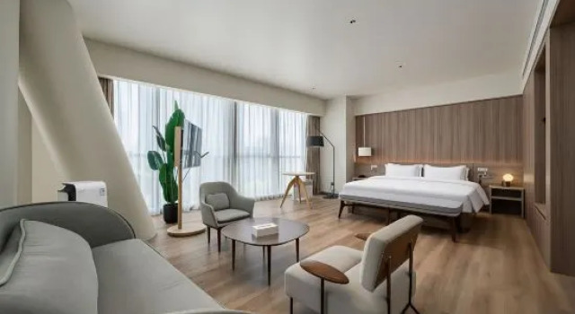 Люкс Executive Lanjee Hotel (Zhengzhou East High-speed Railway Station · Zhengdong MixC Store)