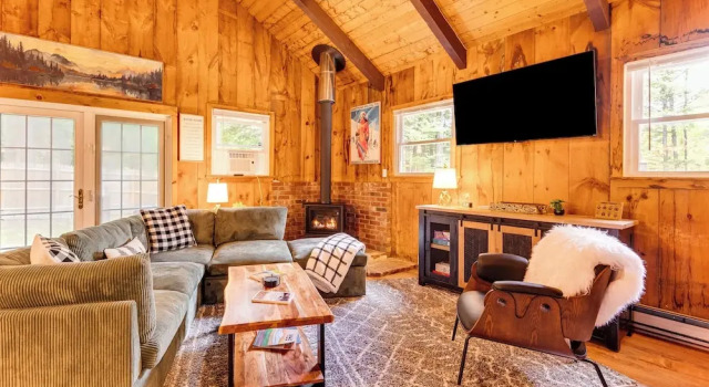 2 Mi to Conway: Cozy Cabin w/ Grill & Yard!