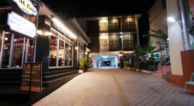 B.M. Grand Hotel, Varaa Hotelli Hotellit North-Eastern Thailand pysäköinnillä, Pysäköinti