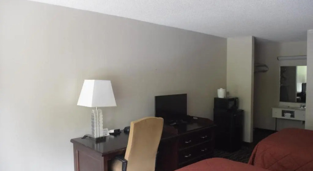 Четырёхместный номер Standard Landmark Inn