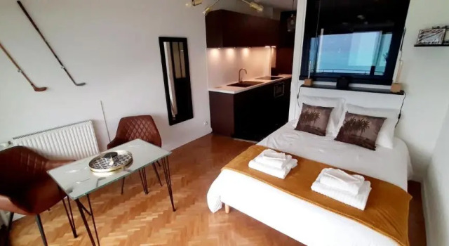 Studio Le 119, Aix les bains - Grand port - Vue Lac splendide, Prenota Appartamento Hotel a Alvernia con parcheggio, Parcheggio