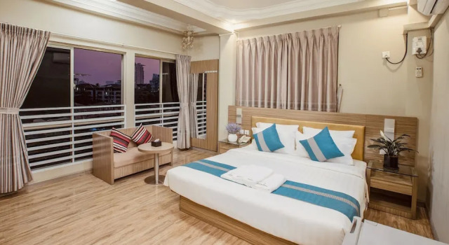 Номер Royal SERENE Stays Hotel