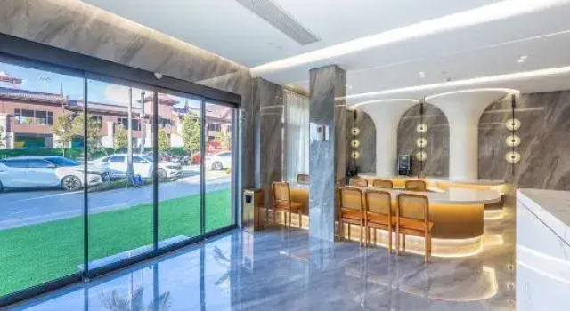 Yunzhou Hotel (Dai Nationality Ancient Town), Rezerwuj Hotel Hotele w Dehong z parkingiem, Parking