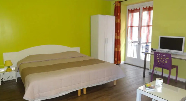 Résidence Avy, Rezerwuj Hotel Hotele w Rhône z parkingiem, Parking