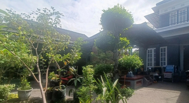 Astri Homestay Carkranegara Mataram Mitra RedDoorz, Book Hotel Hoteller i Mataram med parkering, Parkering