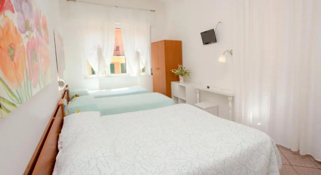 Четырёхместный номер Standard Hotel Lydia