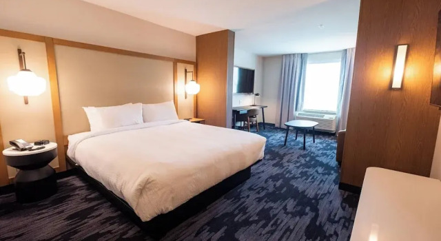 Двухместный люкс Fairfield by Marriott Inn & Suites Fond du Lac