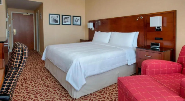 Номер Standard Long Island Marriott Hotel
