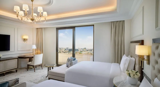 Четырёхместный клубный номер Standard с видом на город The Ritz-Carlton, Amman